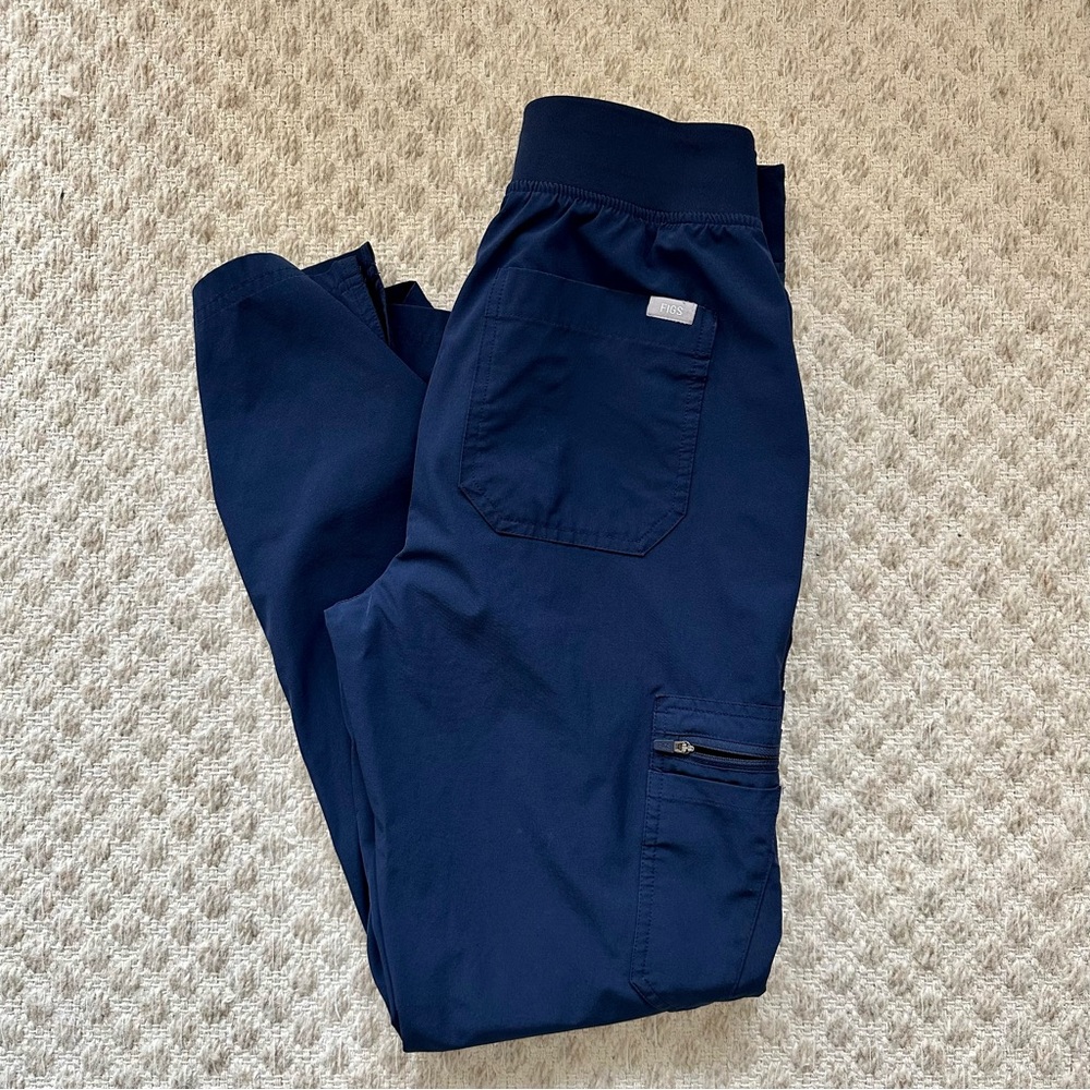 figs skinny scrub pant in navy (freex lined)